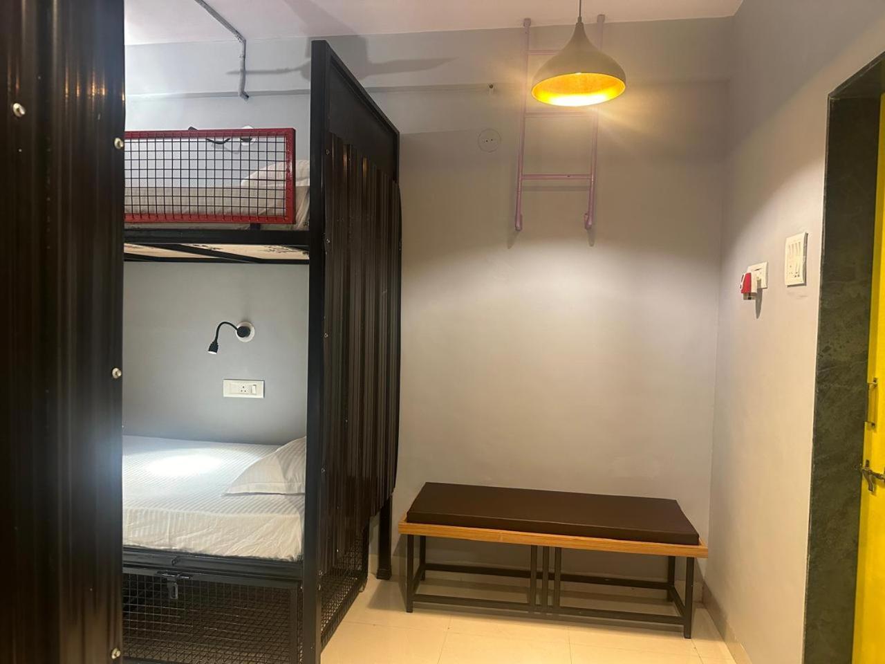 Travotale Hostel And Cowork Koregaonpark Pune Exterior foto